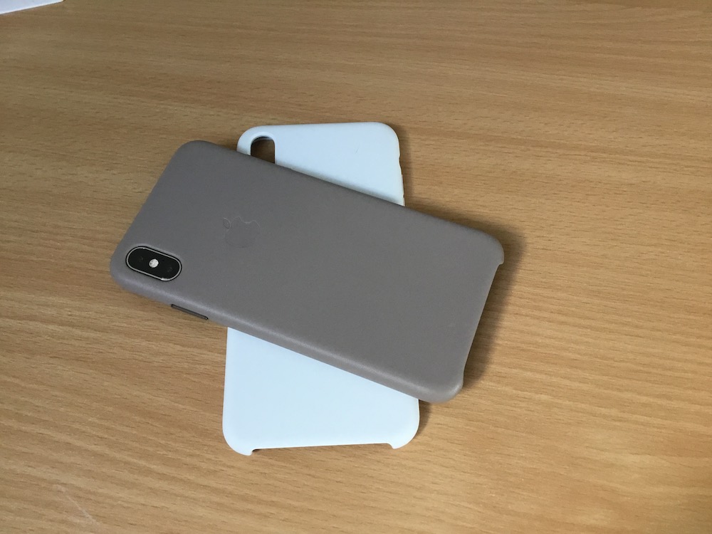 iPhone XS/XS Max : Coque Apple en silicone ou en cuir ? iPhone XS/XS Max : Coque Apple en silicone ou en cuir ?